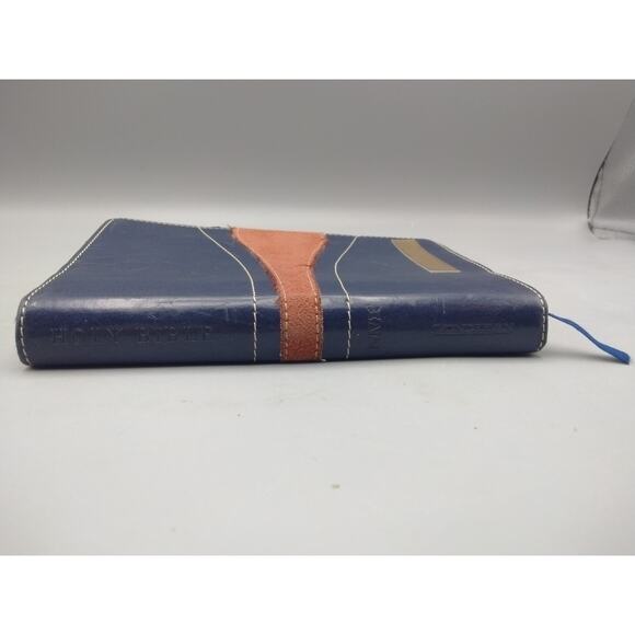 NIV Compact Thinline Bible (New International Version) by Zondervan - Picture 4 of 4